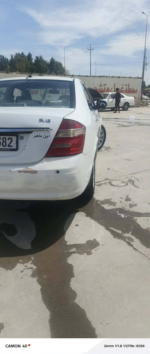 سيارة جيلي موبل موديل ١٢ نظيفة جدٱ مكينة وكير تبريد رقم بغداد بسمي بيها ضربة بسيطة بالباب الخلفي ورئ الصدر خفيفة ديوانية حي الزيتون قرب محل أرز لبنان رقم ***********والله أحلى من الصورة سعرها ٦٠بيها مجال للطيبين
