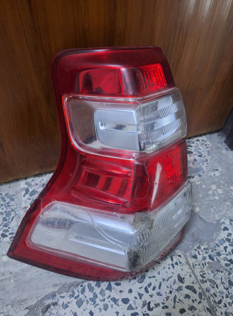 بكلايت برادو موديل ١٤ اصليات جهة اليمنين واليسار  بيهن كسر كما موضح بالصوره  سعرهن اثنينهن ٥٠ الف  مع النيكلات / *********** بغداد, العراق
