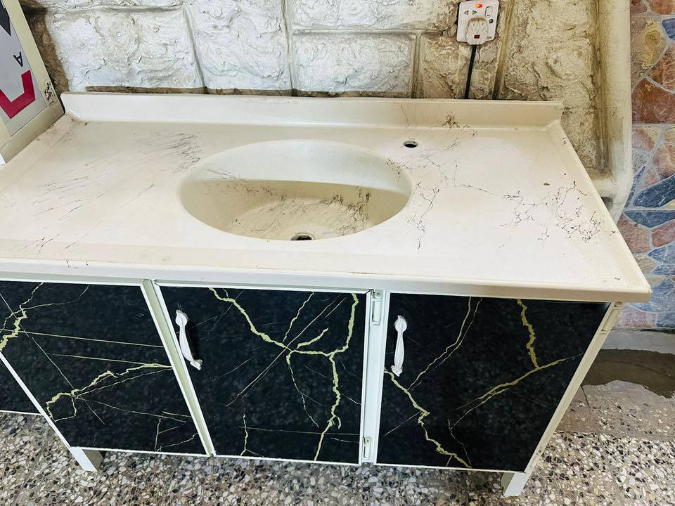 السلام عليكم كاونتر للبيع مستخدم قليل مكان بغداد        ***********.                   السعر 275 وبيه مجال
