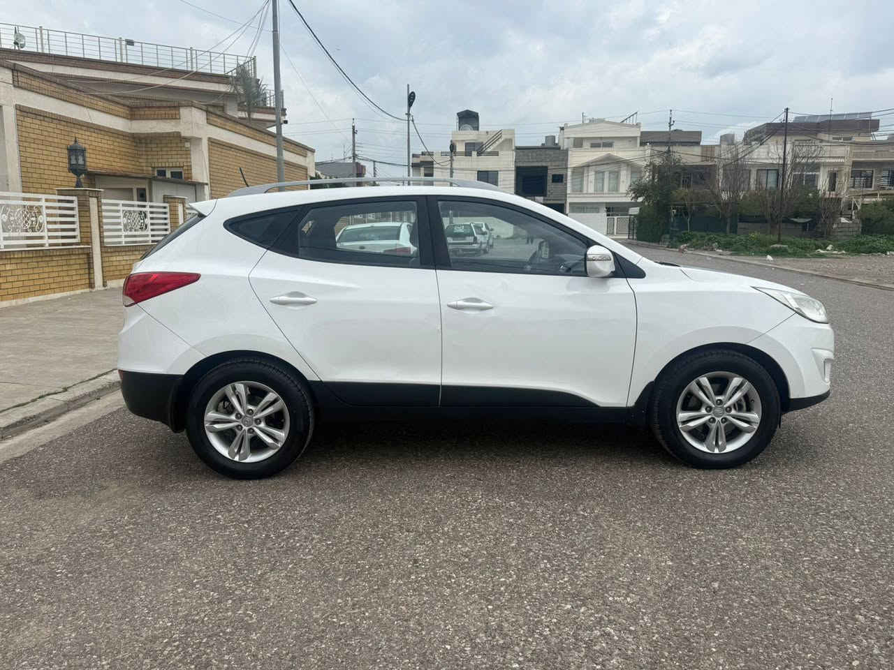 هونداي توكسون ٢٠١٤ ي خه ليجي فول مواسه فات 
سه يا ره كي زور جوان و خاوين نمونه يه له جواني 
١٣ وه ره قه ي غه رامه له سه ره باش معامه له ده يگه رينينه وه 
 ٢ سويجي بيلادي له گه له و به  ناوي خومه به شه رتي ته حويل  وه كاله
به شه رتي گير و مه كينه نه كرايته وه 
فه حس و هه زه ي نوييه ره قه م و سه نه ويشي تا ٢٠٢٨ 
سه يا ره كه قه باغي سندوقي  بن  ره قه مي ٢ بستي  بوياغه ژورئي نه گرتيه   يه ك جئي بجوكي ته عديله 
٤ تا يه ي نوئي له بنه به بي ئه وه ي جركه ي هه بي 
شوين ؛ هه ولير 
سعر ؛ ١٤٤$ كه مه ك مه جال 
ره قه م ته له فون ؛ ***********
