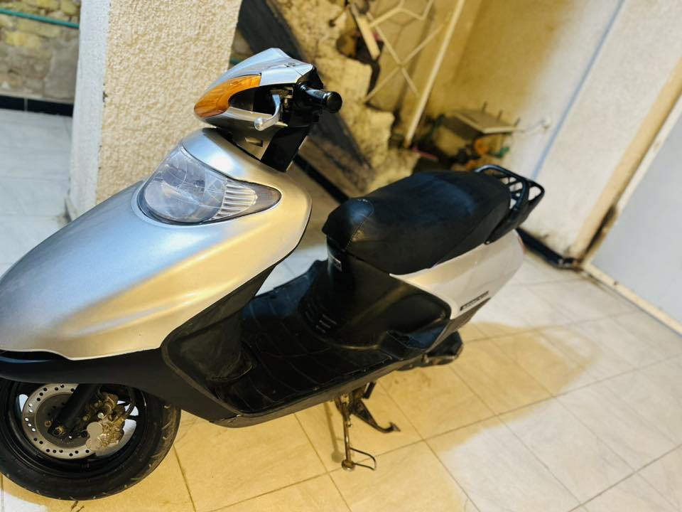 سلام عليكم سبيسي للبيع كفرات اصليه بس الامامي تجاري  سوادات اصليه تايرات جدد كهربائيات شغاله مكينه ناعمه كلش خرسه قفل جنطه وستيرن سعرها 800 بيه مجال شي بسيط مكاني كوت انوار الصدر للاتصال ***********
