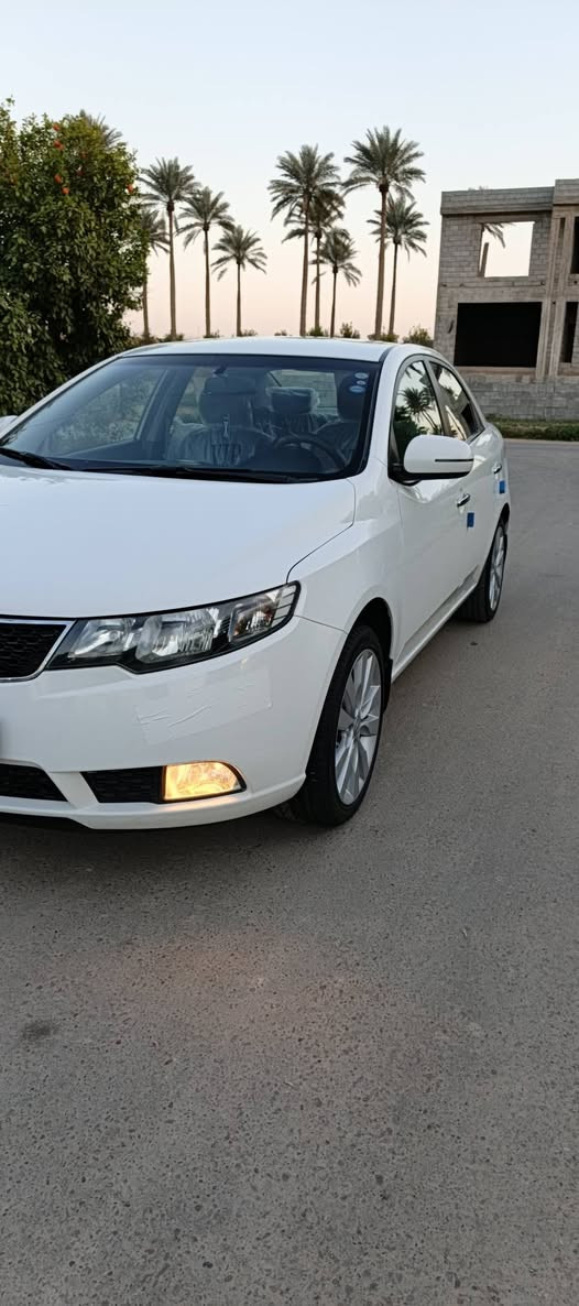 السلام عليكم 
للبيع كيا سيراتو خليجي موديل 2012 سليمانيه دولي بسمي مكفوله كفاله عامه مكينه 16 مواصفات معروفه تحكم ستيرن مري شفط أشاير بالمري حساسات خلفيه 6نمر كير شفتات ستيرن 
تبريد ثلج تدفئة سونار موجود مع الصور
مكان صلاح الدين بلد الضلوعية 
سعر 110 الاتصال 
***********
***********
