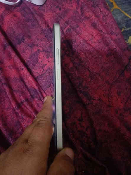 ريدمي c63  نضيف حيل ذاكره 256 داخليه 24 السعر 125
***********
