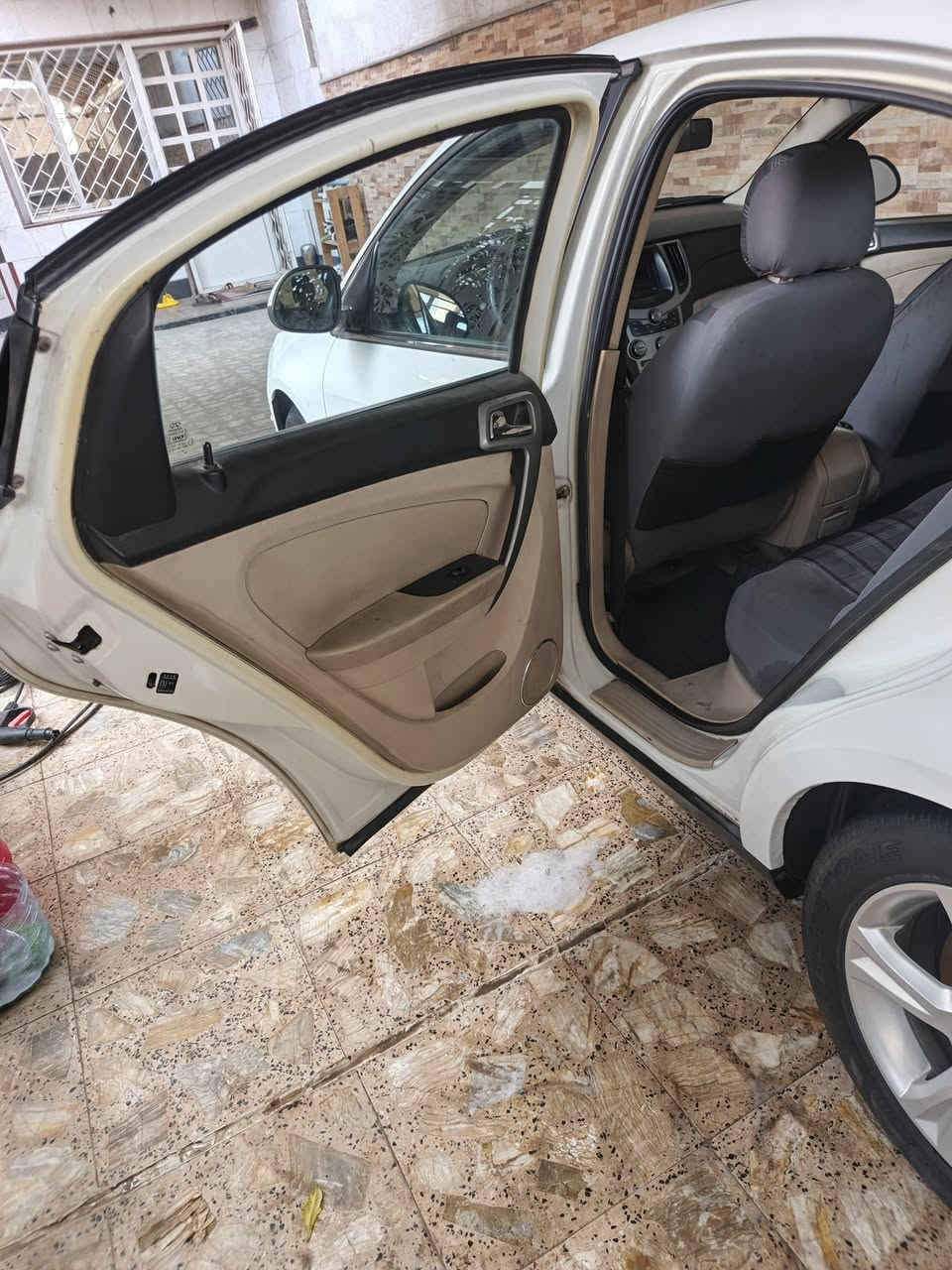 السلام عليكم شيريA3 موديل 2013 السياره لا صبغ ولا ضربه خير من الله مثل ما مبينه با الصور الرقم انكليزي تحويل نفس اليوم السياره مال مره يعني ما تعبانه كله شغال بيها السعر 50 وبيها مجال قليل اتصال واتساب ***********
