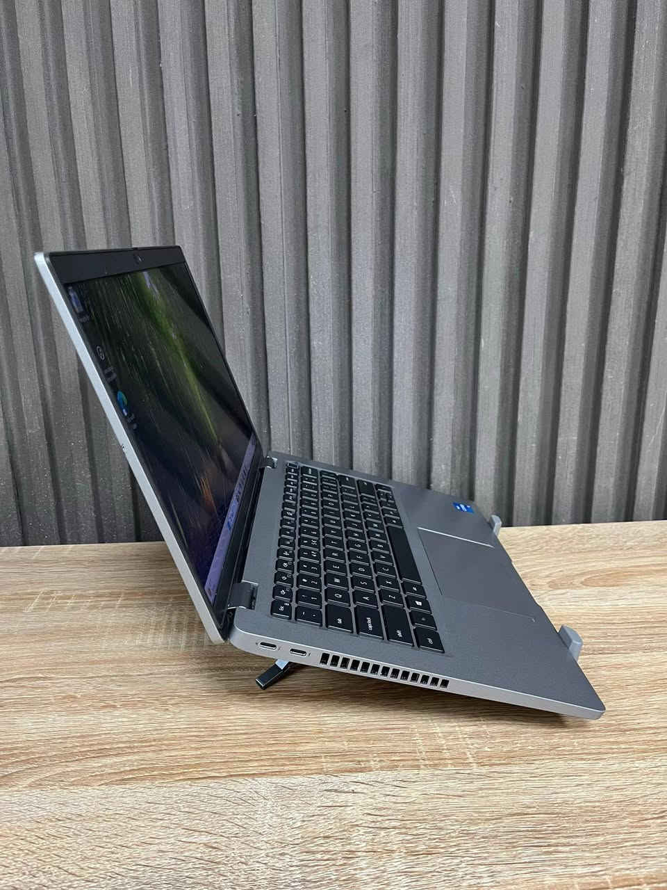 Dell latitude 5420
الجيل الحادي عشر 
معالج: Cori5 جيل 11 حديث 
رام: 8GB قابل للتطوير 
هارد: 256GB SSD قابل للتطوير 
شاشة: 14 انش 
كرت شاشة 4GB intel 

هدايا ماوس مع حقيبة لابتوب وماوس باد والشاحن الاصلي 

السعر 365 الف 
العنوان بغداد الأمين الثانيه 
واتساب ***********
