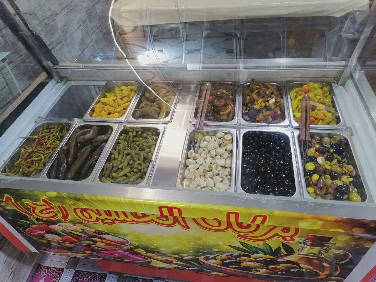غراض للبيع نضيف اخو الجديد
عارضه مقبلات أو طرشي. ٣٥٠
عارضه براد. ٢٧٥
فاترينه قياس مترين. ٥٠
عارضه اغراض. ٢٥
ميوزه حديد عدد ٤ مع ثيل اصطناعي  .  ٢٠٠
ميزان الكتروني وزن ٤٠ كيلو اصلي استعمال قليل. ٣٥
الشراي يتصل مكاني بغداد الحسينيه ***********
