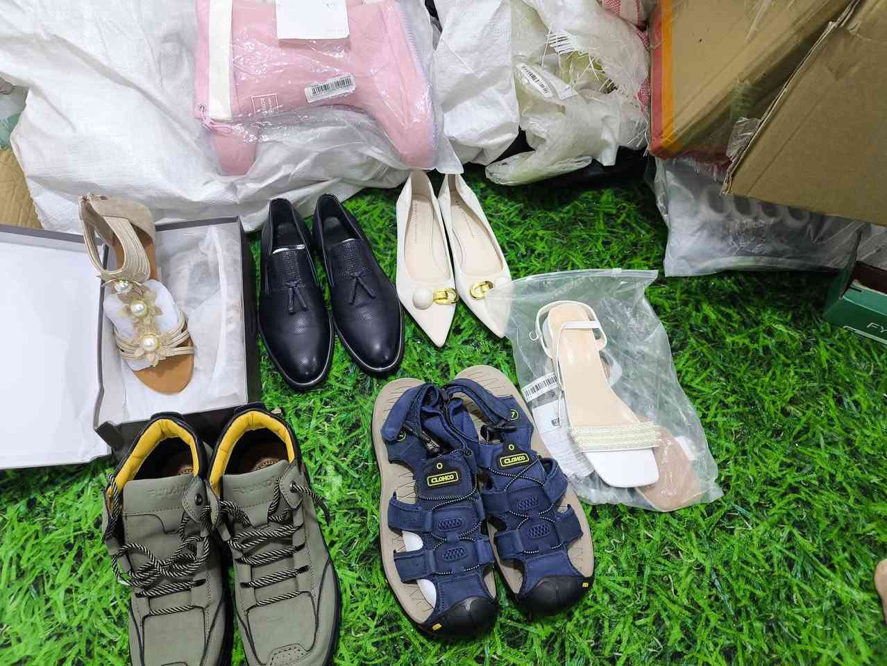 شلعه احذيه امزون بيهن ماركات أعلى سعر ابيع


**إذا كنت صاحب هذا الإعلان وتريد حذفه لأي سبب، رجاءا أرسل رسالة إلى الدعم الفني**