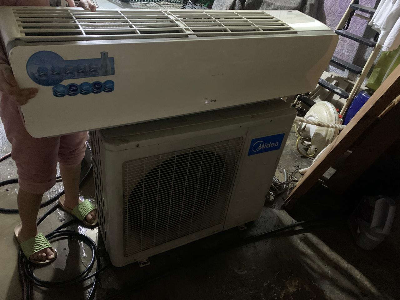 السلام عليكم ورحمة الله وبركاته.

سبلت ميديا 2 طن الأصلي ابو دبل راديتر نظيف بارد فقط  مقفول الغاز والبواري وياه كامل فقط تشد واذا تريد خليله غاز شويه جمله السعر 300 ألف وبيه مجال قليل.

مكيف 2 طن نوع اونكس نظيف وشغال حار وبارد السعر 200 ألف.

مكاني الكاظمية الطي (البو عبود) قريب عن الشارع العام

رقم الهاتف: ***********

متواجد واتساب
