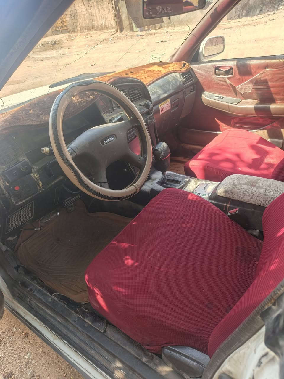 السلام عليكم
مارك كصيف مديل 91
 محرك ونجي 
رقم جديد السنويه منتهيه صار شهر 
مرشوشه جماليه
كهربائيات كلها شغاله 
التبريد الكمبريسر والفان شغالات بس بيه ليك
السعر 38$ وبيها مجال بسيط
مكان السياره خور الزبير 

‏‪***********‬‏
