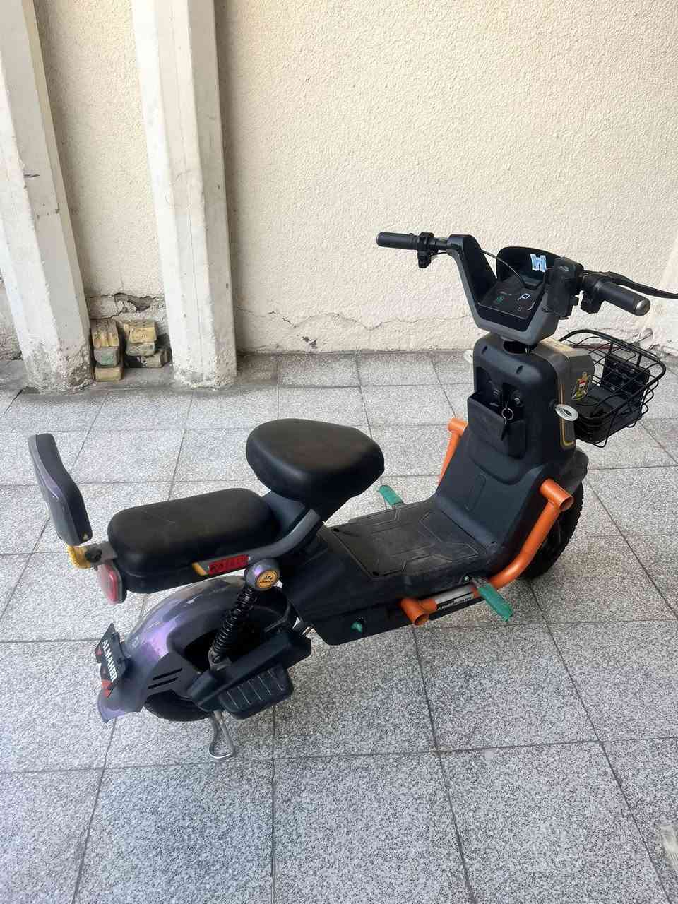 دراجه شحن كلشي شغال بيه لون متغير بطاريات نص عمر ممبدله مال شركه 3 كير لايت بك لايت لد سعره 350 مكاني. بغداد جديده ***********
