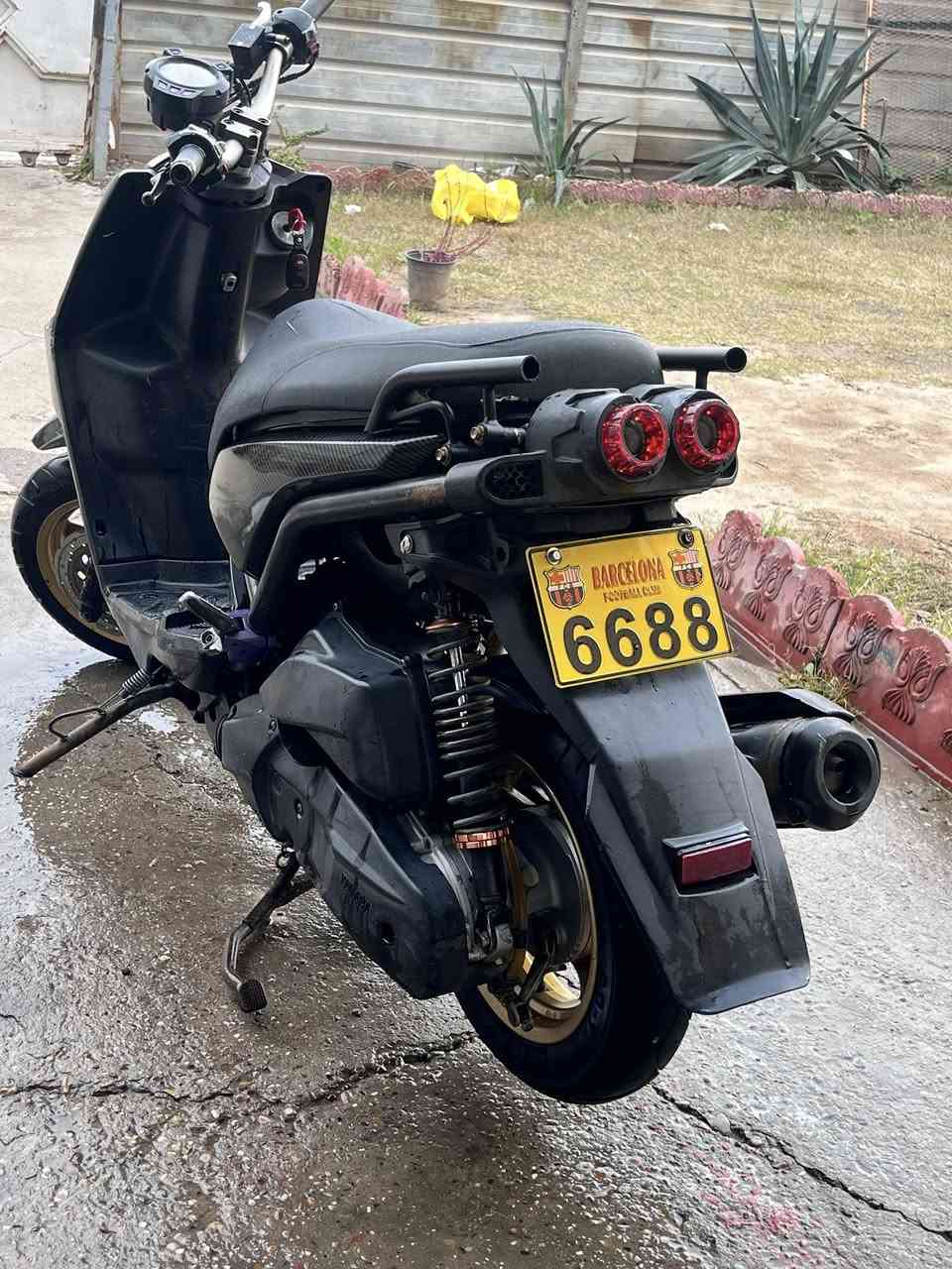 سكنس جبلي نوزل الدراجة خير من الله كفاله مكينه
دراجه رمبه منفيس مالته موجود بس بي تلف 
بيه سبايدر كوسو ودبلات خلفيه رياضيه وستيرن رياضي اصليات مكينة ناعمه وخير من الله شلعه ومعدل دشبول شغال ما عده الكيلومتر بانزين كله محسن ودهن يورال وامزويل مكينه بعده بيضه من جوه كفرات مغلفه من اخذته كهربائيات كامله ما بيه نقص بس بريك خلفي لو سيم لو بنزات ما اعرف سعره 850 وبيه مجال بسيط كلش 
مكاني بياع بغداد 
***********
