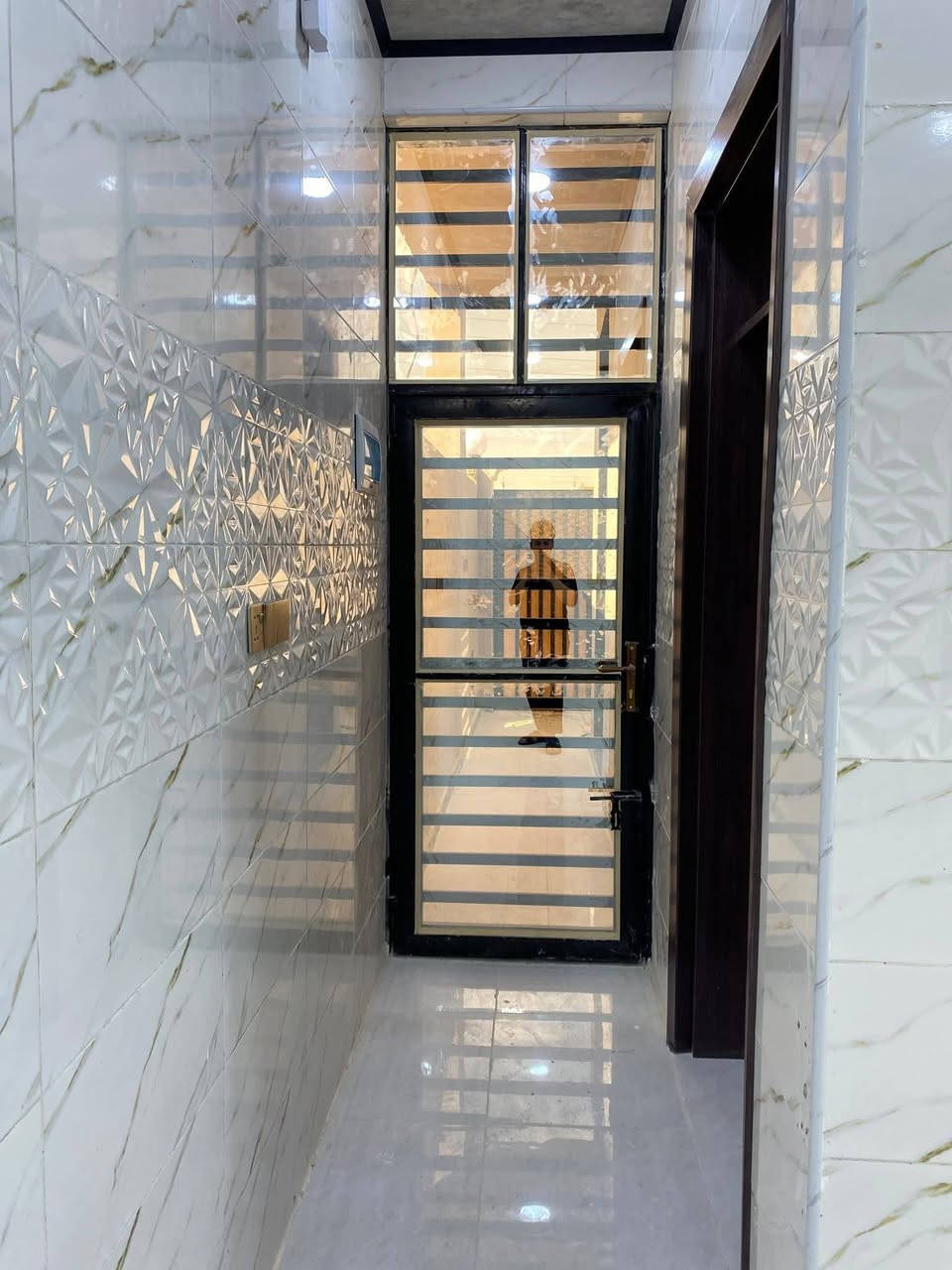 السلام عليكم بيت 100متر حي النداء شارع ستين الترابي يم موال حكايه منطقت 53736 شارع 10قريب عله شارع قنبر ***********
