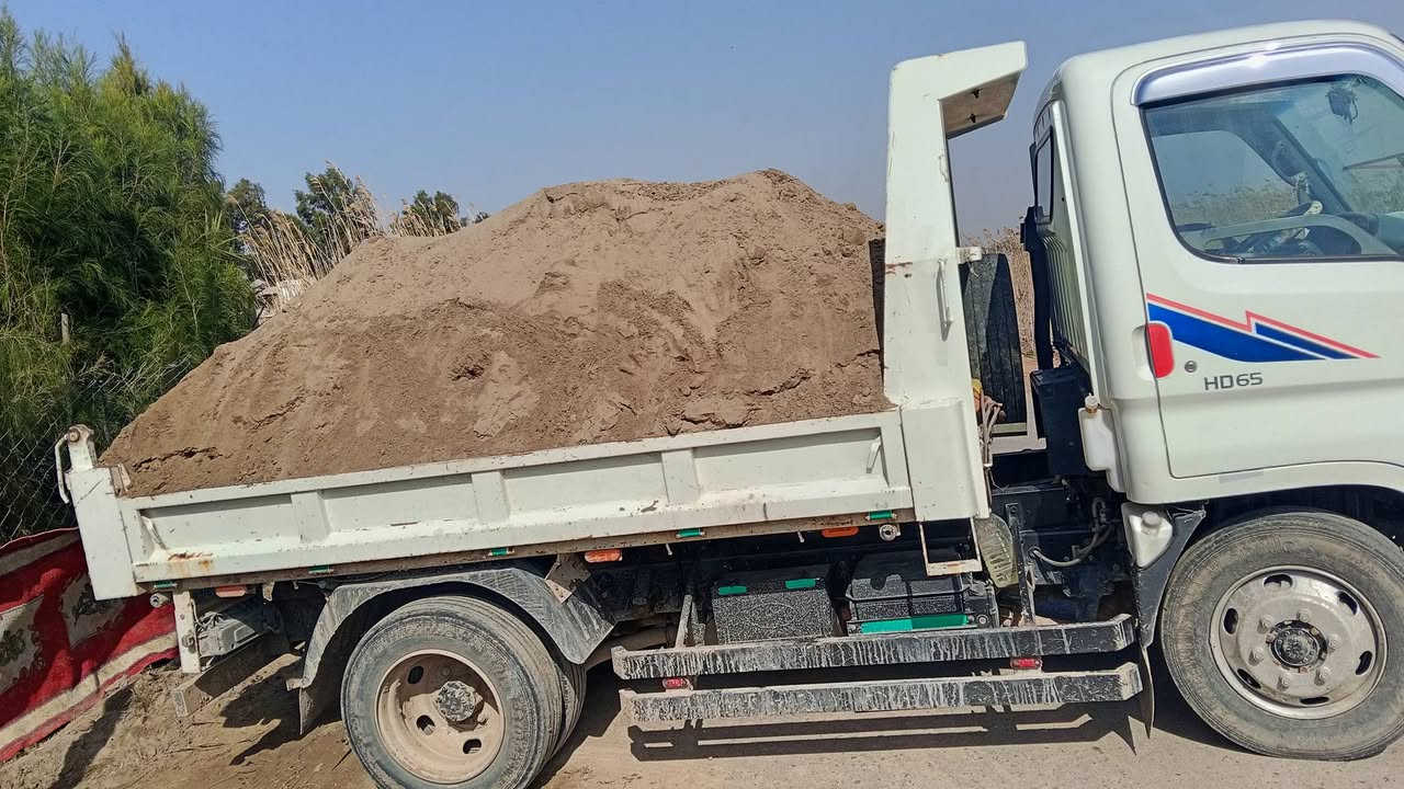 السلام عليكم يوجد رمل زميج نظيف وصالح لزراعة الحدائق و المشاتل ويوجد توصيل داخل الكوت . تك او سكس او كية . 
وهذا رقمي
 ***********
