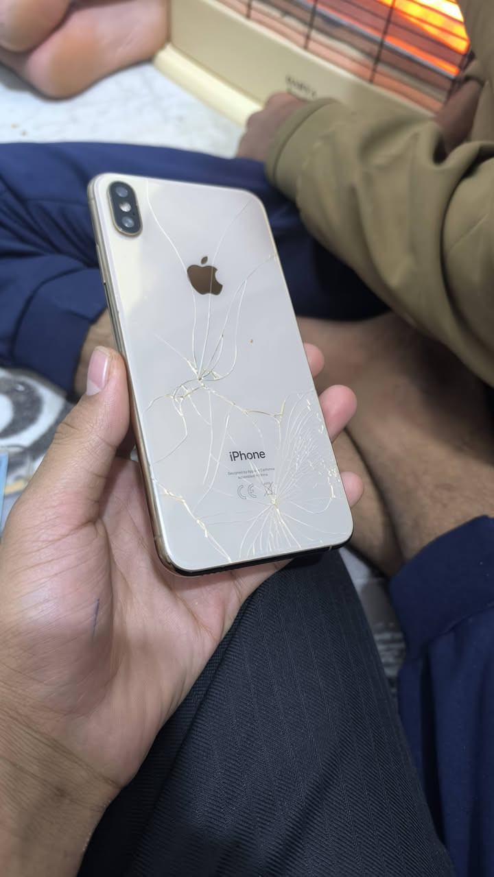 ايفون اكس ماكس ذاكره 256 مبدل فقط شاشه و الضهر مفطور  للمراوس والبيع
***********
