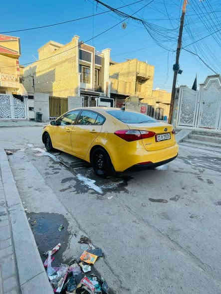 السلام عليكم كيا فورتي 2015حادثها مرفق بل منشور بيه بنيد مبدل بدون دواخل السياره و الباقي ليبل واحد السياره جاهزه مواصفات نص
محرك 1800 دوش مامفتوحه 
كير at
 فول رقم بغداد مصفره هيه و غرامات تحويل ثاني يوم مكان السياره بغداد رقم الهاتف ***********
