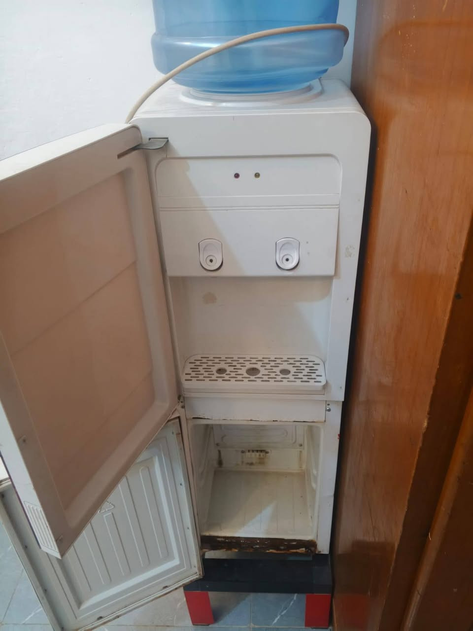 مبرده وسط شرط الشغل جديده استخدام قليل سعر 100 وبيها مجال للشراي 
براد شرط الشغل حار وبارد وبيه ثلاجه شرط الشغل السعر 75 
مكاني الاسكان الصناعي حي الجوادين


**إذا كنت صاحب هذا الإعلان وتريد حذفه لأي سبب، رجاءا أرسل رسالة إلى الدعم الفني**