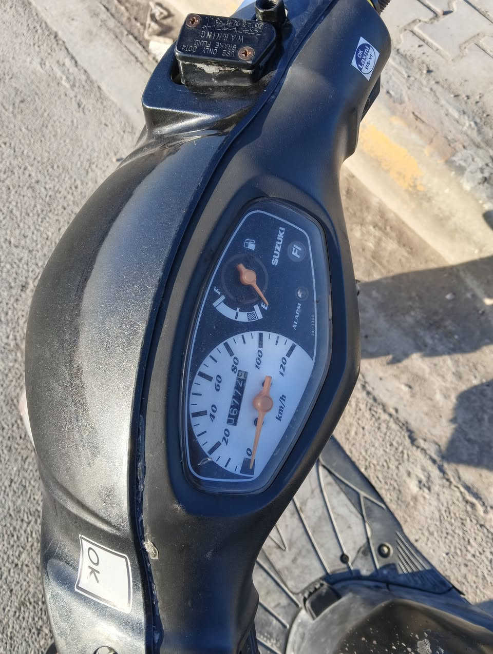 السلام عليكم
ادرس ياباني 120 نظيفة كلش 
نكرة سلف 
محرك ناعم اخرس 
كهربائياتها اشاير لايتات كلة شغال 
للبيع بلاااش بـ 300 وبيها مجال قليل للشراي 

***********
