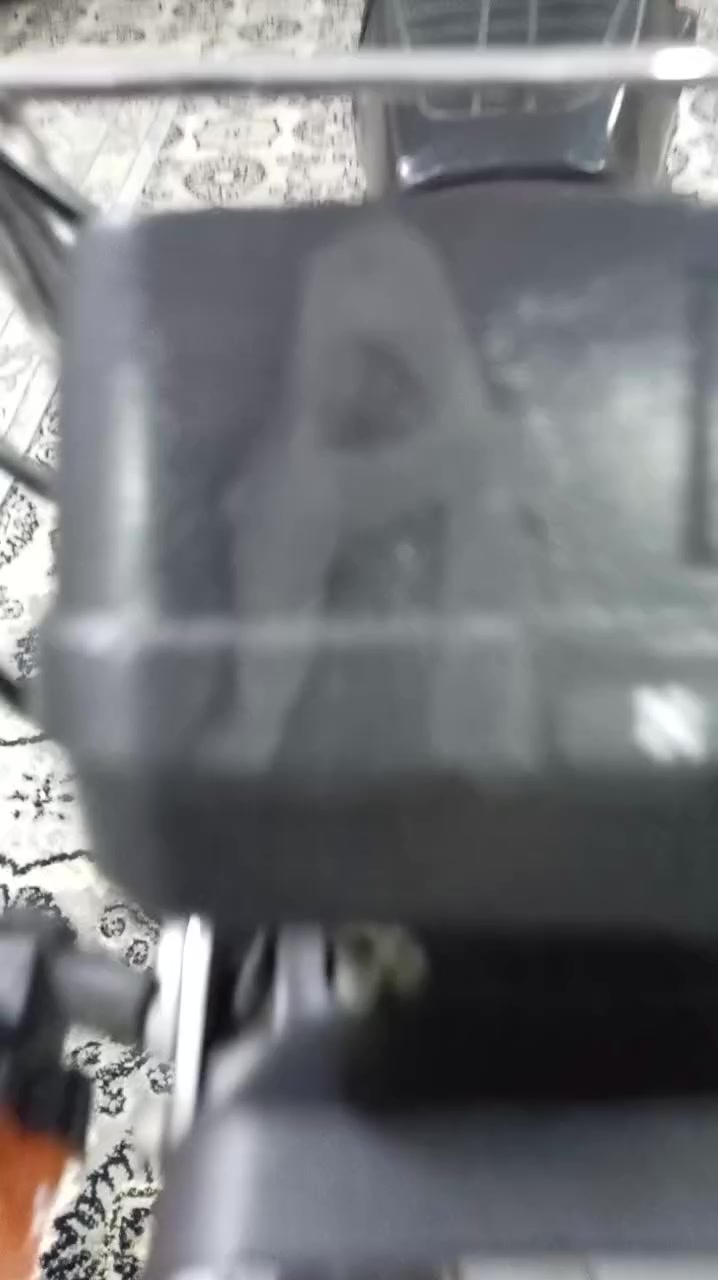 2021للبيع سعرها 600 وبيها مجال الي يدها يتصل على الرقم ***********
