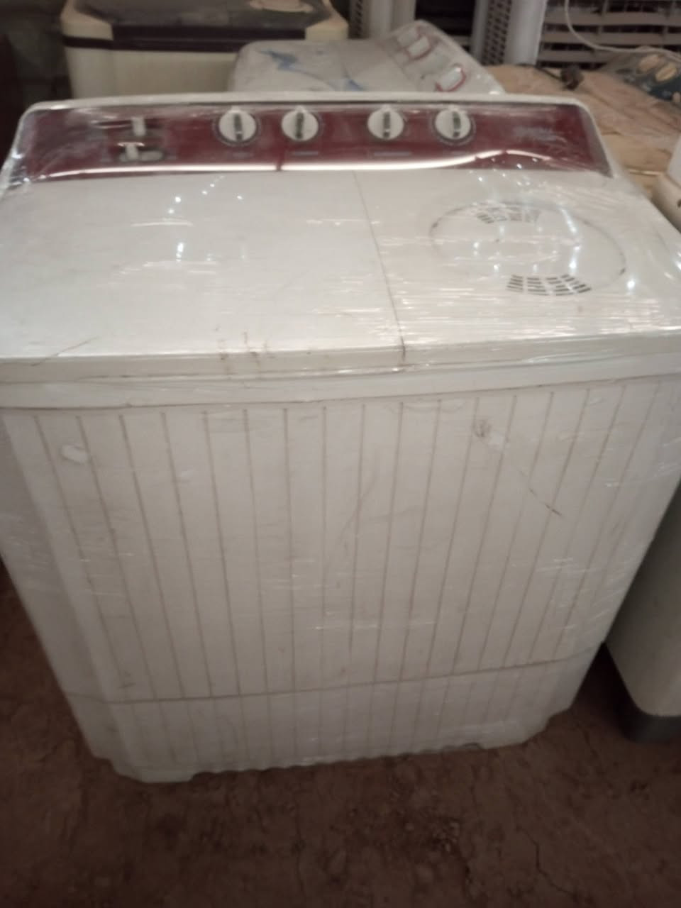 انواع الاثاث الجديد و المستعمل في مزاد الامير 
عنوان شارع ام العضام قرب مكتب المدينة للعقار 
***********
