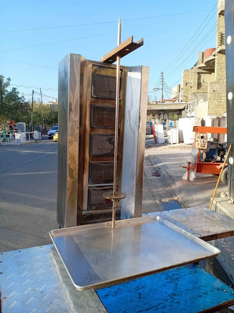 السلام عليكم  ميز شوايه كص جاهز مع ميز المقبلات يحتوي رفوف تفصال تكمة مع شوايه كص نوعية ممتازه استعمال شهر فقط شرط الفحص مع قاعدة الشد وصينية اصليه الشراي اتصال *********** السعر قفل ٣٥٠  ألف مع العلم فقط الميز مكلفني ٣٠٠
