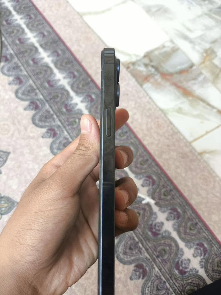سلام عليكم آيفون ١٢برو ماكس جهاز مبدل شاشه ٣خيارات وبطاريه أصليات وضهر مكسور ماماثر مراوس بأيفون حتلو أنطي فرق رقمي***********
