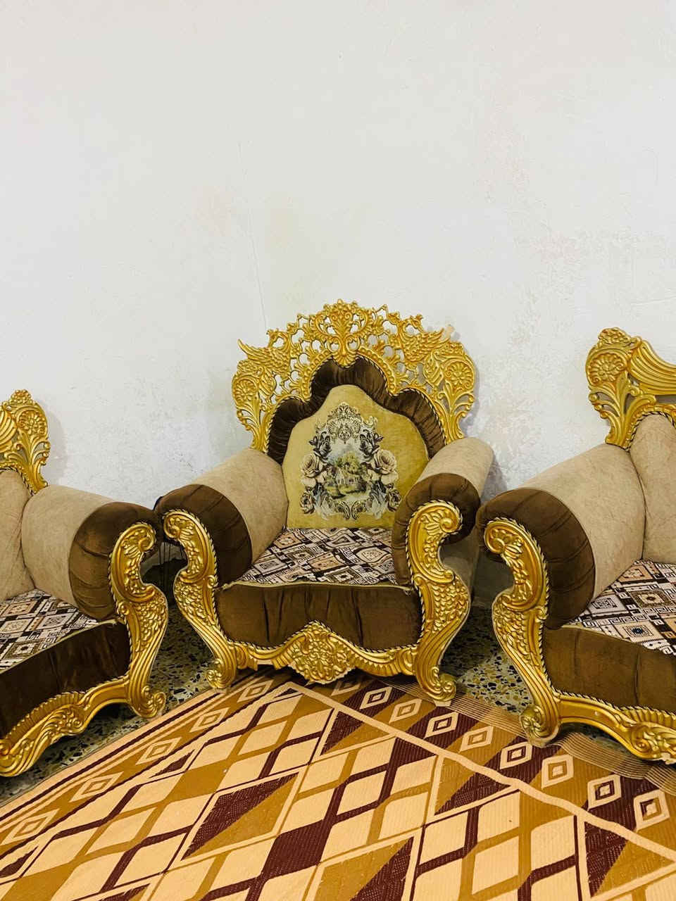 تخم للبيع سعره على خاص
***********
