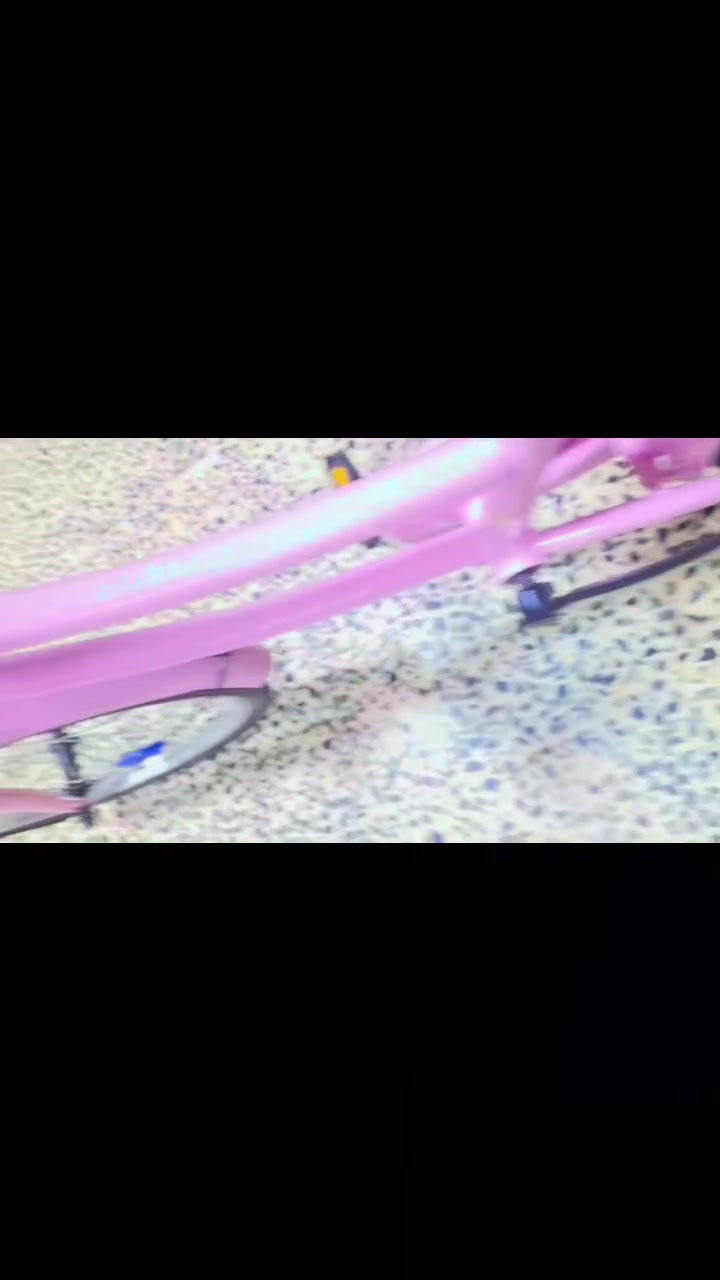 سلام عليكم شباب بايسكل وردي  سانتوس تجاري حجم 20 بيه ضربه صينيه وجاملغ حاويه من عمار الجبوري البايسكل  بدون دواسات بستين وبيه مجال بسيط  العنوان نجف حي المهندسين شارع الجنه راسلوني خاص 😍


**إذا كنت صاحب هذا الإعلان وتريد حذفه لأي سبب، رجاءا أرسل رسالة إلى الدعم الفني**
