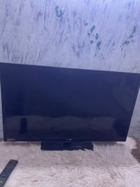 تلفزيون حجم ٤٢فول HDكله شغال مداخل لا تصليح ولا كلشي سعره 100وبي مجال ...