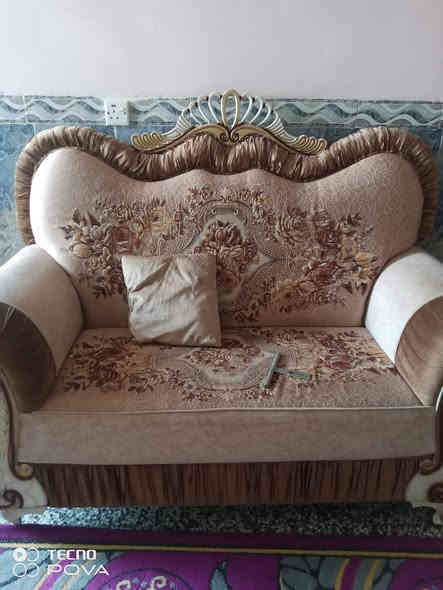 السلام عليكم غراض بيت مستعمله قليل للبيع كلمن وسعره مكان زعفرانيه نهايه الاربع شوارع يم معمل الغاز للاستفسار الاتصال على الرقم ***********
