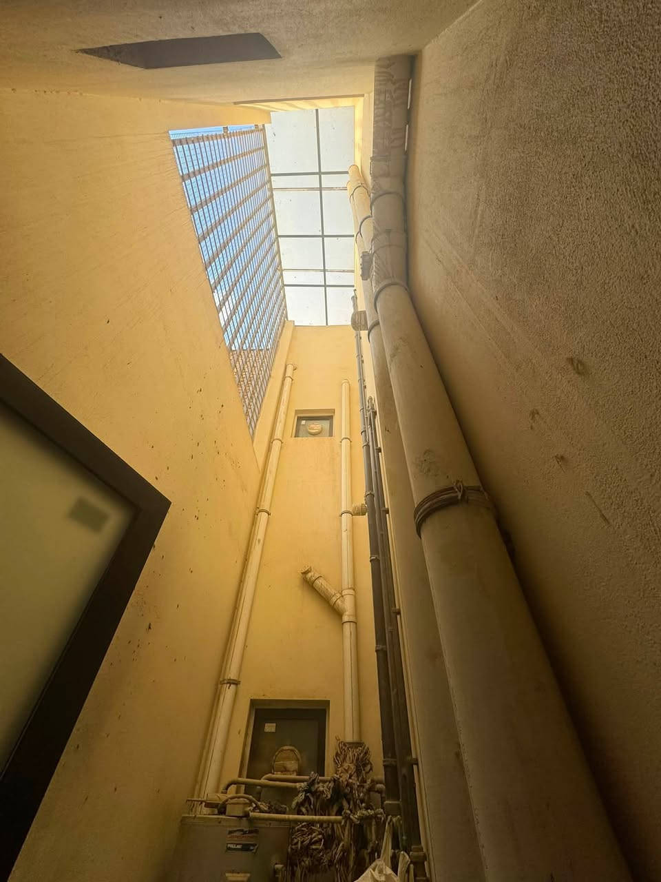 🏠 فرصة استثنائية: بيت أحلامك الحلة (حي شبر-خلف الكوخ شارع ٤٠)
بناء 2023 | شغل درجة ممتازة | جاهز للسكن
 المساحة: 325 متر (البناء 300 متر).
 المواصفات: واجهة مرمر، أرضيات مرمر، زجاج دبل عازل، طابقين، 3 غرف ماستر، و 4 حمامات.
حديقة داخلية 
 الإضافات: 11 سبلت (هدية)، مطابخ عدد 2، وتأثيث كامل.
 الموقع: بابل، حي شبر خلف مجمع الخوخ، شارع الأربعين.
البيت "فول كوالتي" ومتعوب عليه، ما يحتاج منك أي فلس إضافي.. جاهز!
للتفاصيل والمعاينة، الاتصال بالرقم
. 📞 ***********
