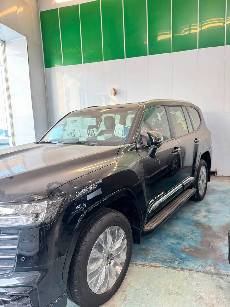 السلام عليكم للبيع لاندكروز 2025 بريم زيروو  فئه. GXR LIMITED.  رقم   بغداد باسمي  للاستفسار اتصل وتدلل ***********  مكاني البياع
