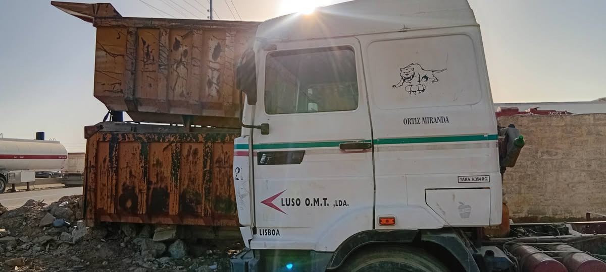 السلام عليكم للبيع رينو موديل ١٩٩٣ تحويل السعر ٤٠ ورقه وبيه مجال مسجله بل السنويه راس تريله *********** معرض ابن المدائن
