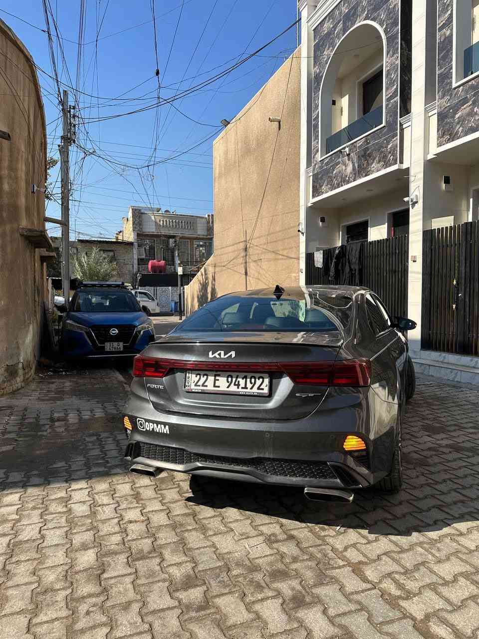 سلام عليكم اخوان فورتي gt 2023
مواصفات السيارة فول 1/1 GT معروفة 
بصمة تشغيل وبصمة ابواب وتشغيل عند بعد
شاحن موبايل وايرلس
اشاير بالمري
شفتات ستيرن 
رادار جانبي
رادار امامي 
حساسات خلفية وتوقف ذاتي عند وجود جسم قريب
زر اوتو هولد
مثبت سرعة
مانع انزلاق
تبريد قطعتين ومناخ منفصل
شاشة حجم 9 انج 
كشنات جلد مطعمة بقماش وعليها ختم GT
هاند بريك كهرباء
تبريد بيانو
ستيرن حرف D سبورت 
سستم صوت من ماركة هارمن كاردن harman kardon
انارة بالابواب الامامية قابلة لتغيير الالوان +علامة GT عالدشبول مضيئة
وبعد بيها مواصفات ثانية
***********
السعر 145 وبيها مجال مكاني بغداد البنوك تحويل مباشر
