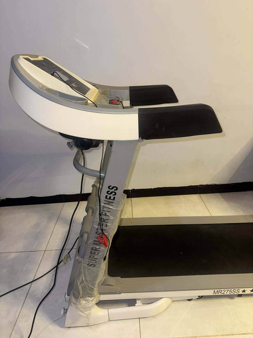 للبيع: جهاز ركض منزلي Super Master Fitness
الجهاز نظيف جداً وبحالة ممتازة اخو الجديد
جهاز متكامل (Multi-function): مزود بجهاز مساج وهزاز كهربائي مدمج بقوة 60 واط (مع حزام التخسيس) لتدليك العضلات وحرق الدهون بعد الجري
💰 السعر: 300 الف (وبيه مجال للطيبين).
📍 المكان: [تكريت]
📞 للتواصل: [***********

