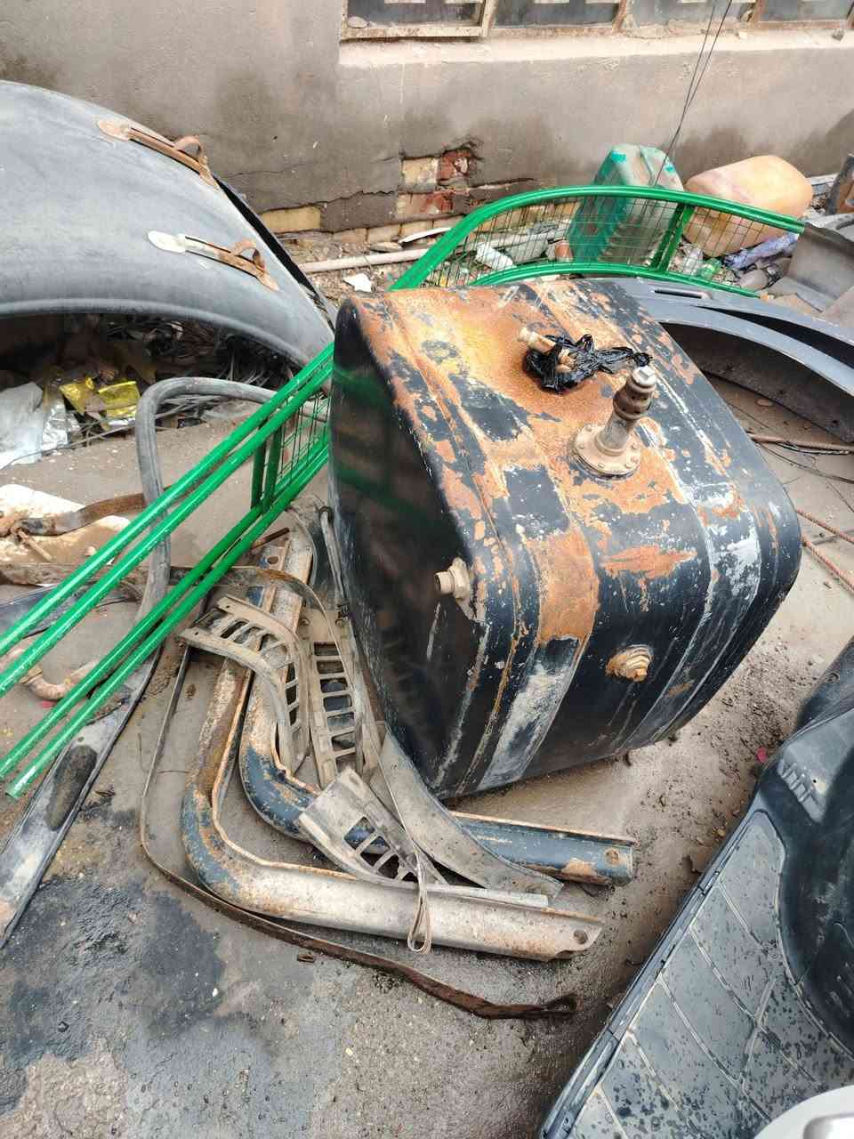 تانكي للبيع 
مال هدروليك هوه وقواعده وبيامته وياه صونده مال نساف اتصال على الرقم ***********
