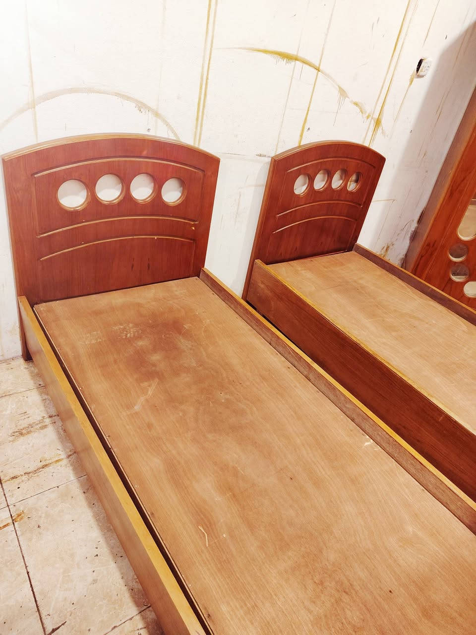 السلام عليكم ✋
عرض خاص بس 250 قفل🔒
توفر لدينا من جديد كنتور 2باب شغل درجه اولى توصي مع تخت نفر عدد 2 شغل درجه اولى توصي 5ملم فول نظافه 💯💯
للاستفسار وتساب *********** مباشر🇮🇶 ***********
ومستعدون لشراء الغرف النوم المستعمله و الكناتير
