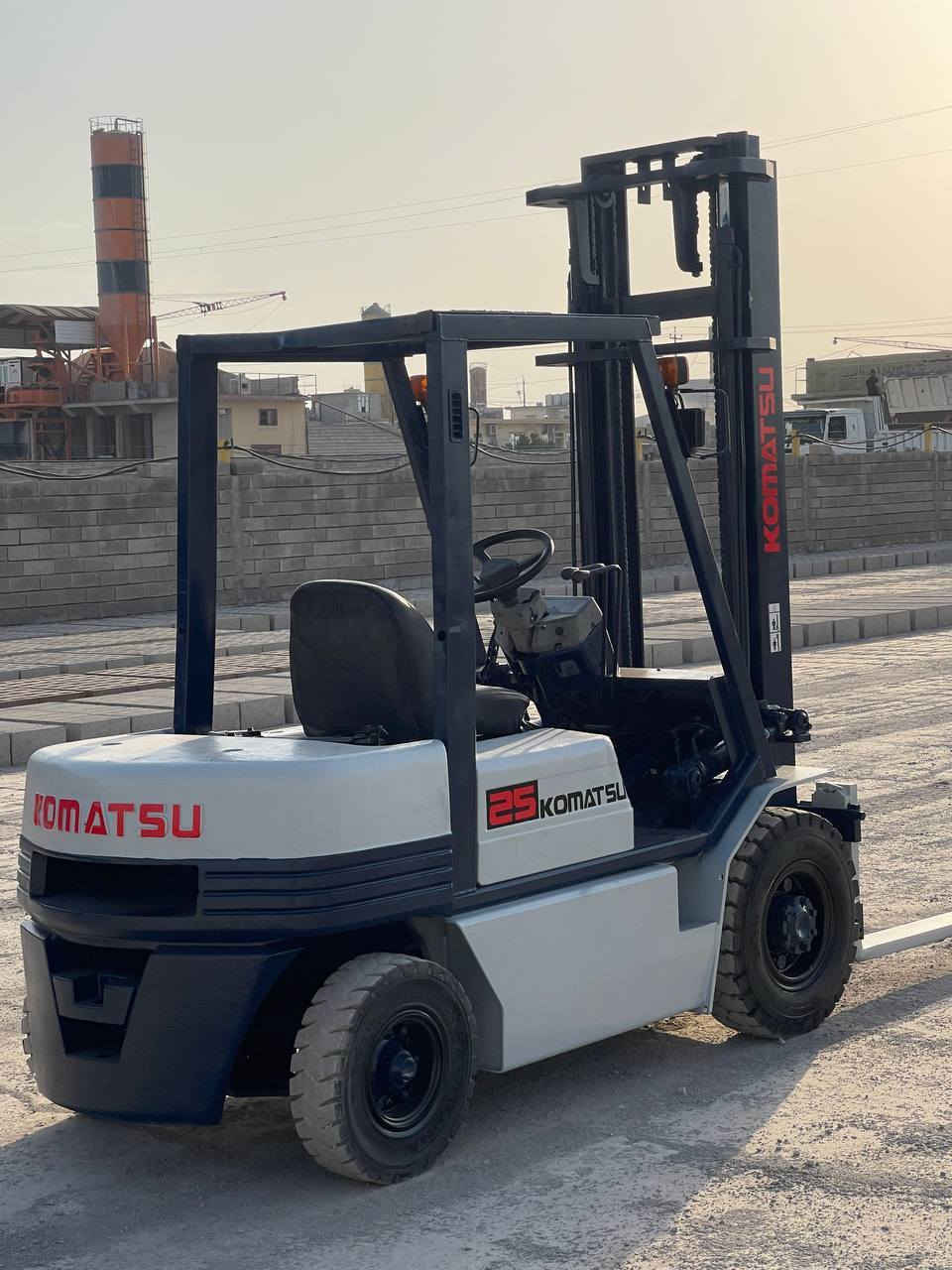 للبيع رافعه شوكيه كوماتسو موديل
1999_ طنين ونص_ جب عاليه_ حركتين 
 _كير _محرك_اكسن_ _بشرط_رافعه وضع بلادي 
50$وبيه مجال للإستفسار "***********"
"***********"
