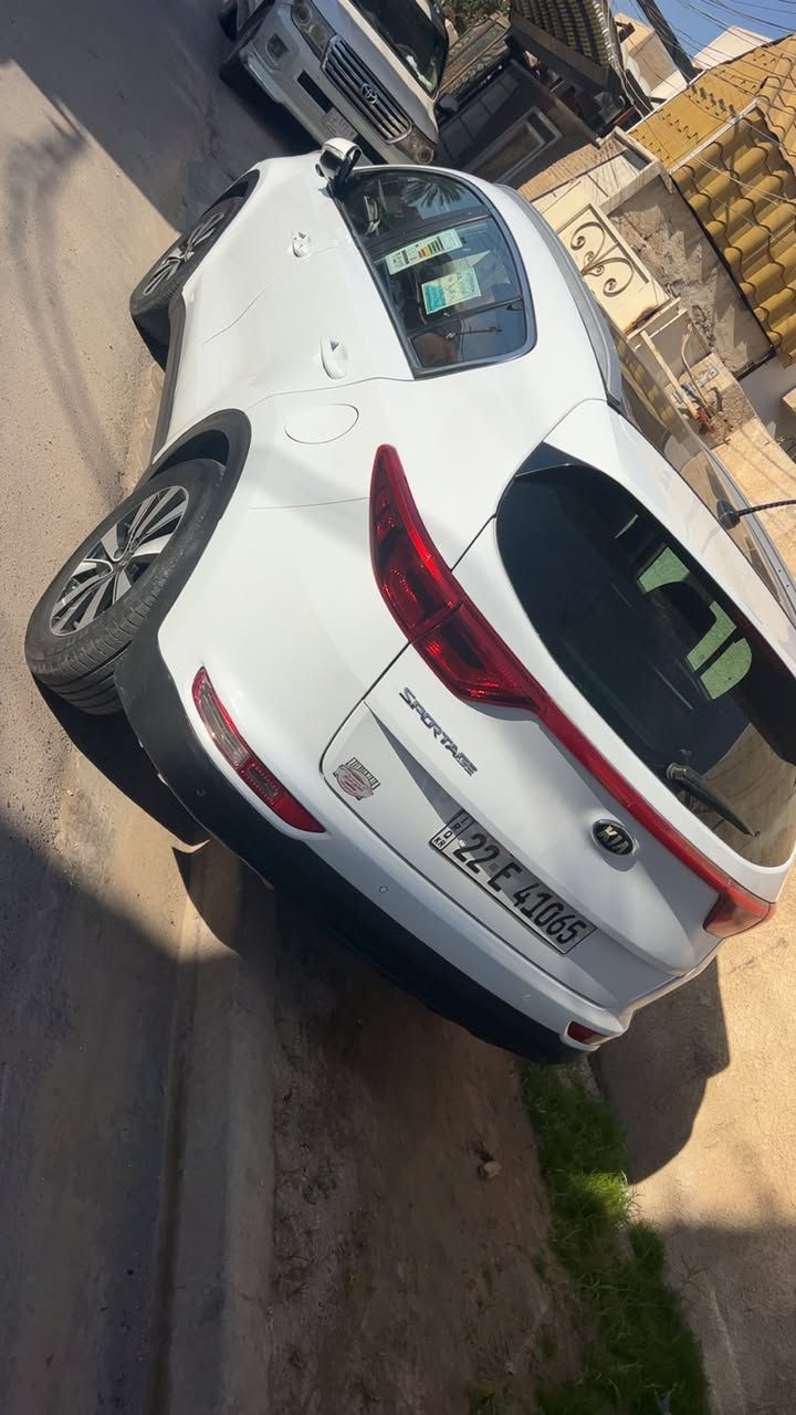 السلام عليكم... كيا اسبورتج موديل 2017 خليجي كويتي محرك 1600 جي تي اي طبعا الخليجي مابي دوانز ابد وشرط الفحص ماشيه 77 كم سياره مال بيت الله شاهد وجداً جديده تجي واشوف بعينك بيها صبغ فقط الجاملغ الخلفي جه السايق فقط شبرين صبغ والباقي مكفول من الصبغ مواصفات فتحه رادار شاشه تحكم استيرن كشنات جلد قمرديني السعر 153 وسعرها مناسب والله وبل خير على الياخذها ملاحظه السياره بسمي هزه ورقم كوله جديد... الاستفسار مكان السياره بغداد حي الجهاد ***********
