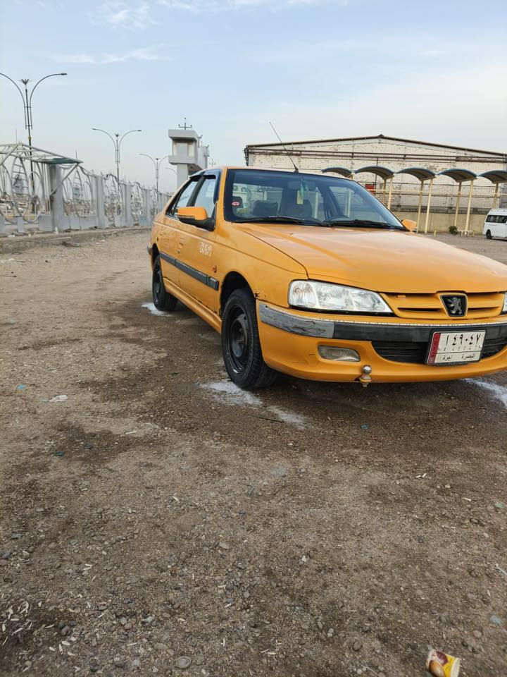 بيجو 2018 تحويل مباشر
غرامات مصفره وهيئه 
مكينه كير حداده تبريد تخم تاير السياره مانقصهه شي 
السعر 40 وبيها مجال مكان السياره بصره البهادريه
للاستفسار الاتصال ***********
