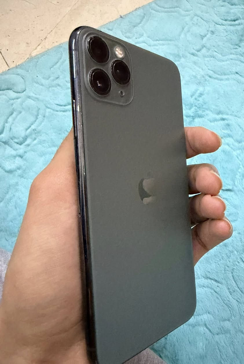 السلام عليكم للبيع ايفون 11 بروماكس ذاكرة 256 اعلى شي نموذج M الجهاز نضيف جدًا جدًا ومحافظ ومتعوب عليه كلش لدرجة ومامبدل بي لا بطاريه ولا شاشه فقط ظهر اصلي وكاله اثر شخوط وبطاريته تقرا 75 وتكدر تبدلها ع راحتك
السعر 295 وبي مجال 
مكاني بغداد زيونه ***********رقمي
