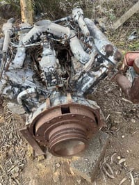 محرك ٦ سلندر • جراز • قطع غيار سيارات