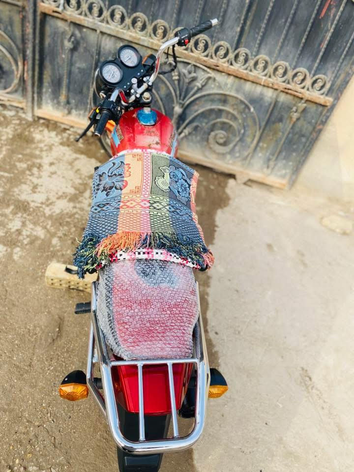 السلام عليكم …. للبيع دايوان عضم موديل 2018كلك كلك مكينته خرسه شلع ومعدل فول كهربائيات كله شغاله دراجه كامله ماناقصه شي تركب وتروح سعره 475وبيه مجال بسيط للشراي مكاني بابل المسيب السده الهنديه ***********
