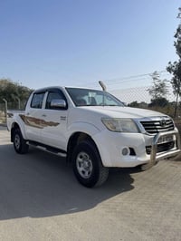 للبيع  هايلوكس ٢٠١٣ فور ويل سياره جاهزه من كلشي مكفوله عليها تخم تاير ...