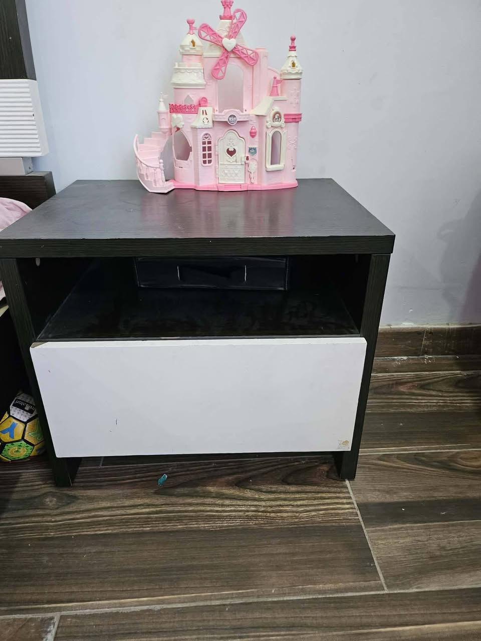 غرفه نوم
جرباية نفر ونص عدد اثنين مع فرشه
بوفيه 
كنتور 
جررات عدد ثنين 
مع ميز تلفزبون 
سعر 570 الف 
تواصل ***********
