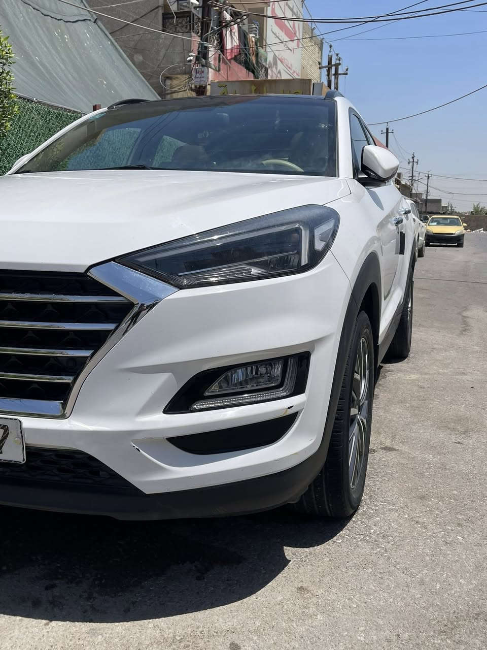 السلام عليكم توسان للبيع مديل 2019 فول مواصفات1/1 رقم انكليزي بسمي ثاني يوم احولك السياره نظيفه معنه الكلمه صور السونار موجود بلمنشورالسياره بيها بارد بلجاملغ الامامي ع كد شبر بين بلصور وبيها حالوب بسبب المطره صار حالوب بلبنيد السياره منقاصها برغي ولا مفتوح بيها برغي واحد 
التواصل ع رقم *********** متواجد واتساب 
مكاني بغداد البلديات 
السعر 195 وبيها مجال للطيبين
