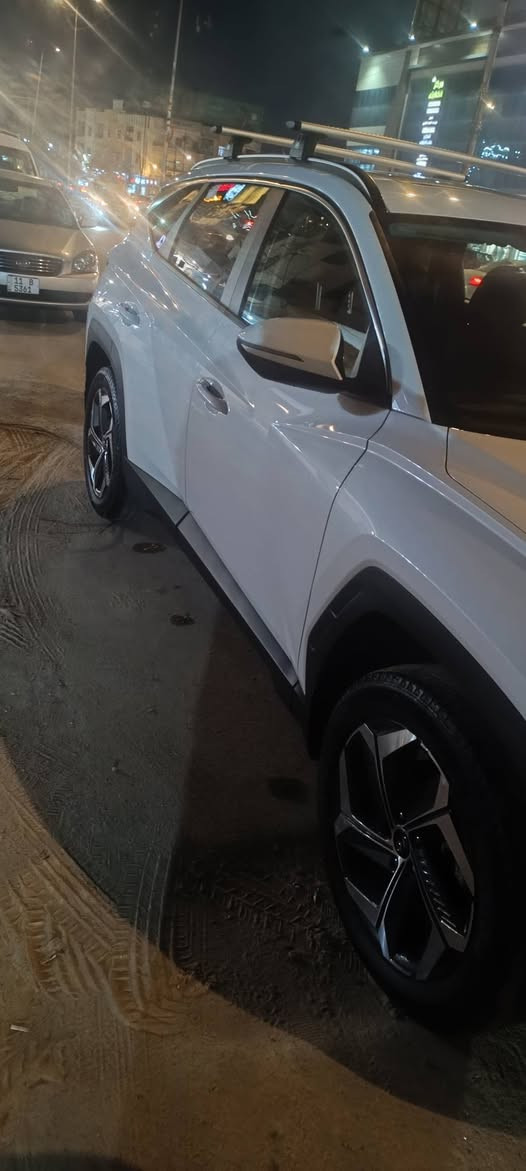 توسان وارد امريكي للبيع
توسان وارد امريكي ماشية 25 الف 
السيارة مكفولة لغد وشواصي وحادث بدون صبغ او ايرباك 
مواصفات السيارة
1-فتحة
2-تشغيل بصمة
3-شاشة. ايباد
4-دفع رباعي
5-رادارات جانبية وخلفية وامامية
6-توقف ذاتي وقيادة ذاتيه
7-دخول ذكي 
8-تدفئة مقاعد امامي وكراسي كهرباء
9-فول تحكم ستيرت وكامرة دواره
10-تشغيل عن بعد 
11-باب الصندوق الخلفي كهربائي 
وبعد بيه هوايه مواصفات 
صور الحادث كدامك بالمنشور والسيارة بدون صبغ
موديل 2022
تفاصيل اكثر اتصل 
وتساب
***********
