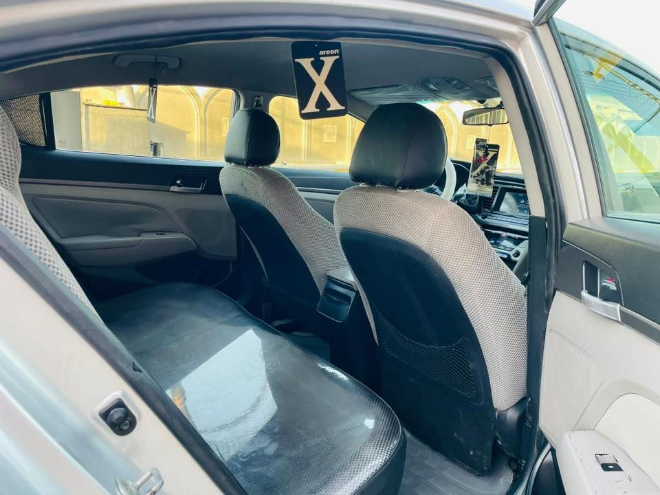 سلام عليكم البيع هونداي إلنترا موديل 2017 وارد امريكي دخول كلين بيها بل عراق صبغ جاملغ ونص من الباب بدون تبديل وبدون دواخل وباقي مكفولات كفاله عامه اليبل وآحد سيارة فول مواصفات شاشه كأمره دواره بصمات رادار تحكم ستيرن مثبت سرعه تبريد بل كشنات كشنات جلد سيارة جديدة وجاهزة من كلشي تبريد ثلج حدادية تخم تاير كير ومكينة 2000 دوش مكفولات سنوية الغاية 2029 سياره احله من صور 
السعر 80 
مستعجل ع البيع والسعر مناسب لان رئس سنه
 اخوكم علي الشريفي  
لاستفسار علا رقم 

‭0771 065 8774‬
