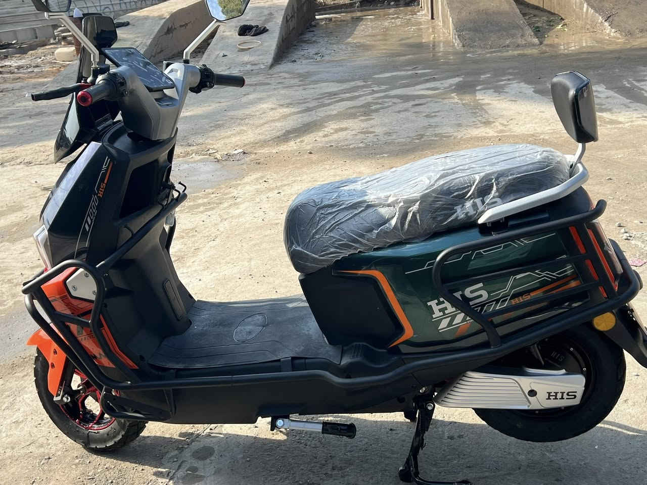 دراجه شحن HIS بعدها جديده مستخدمه 15 يوم رايدها بمليون وبيها مجال بغداد محموديه ***********
