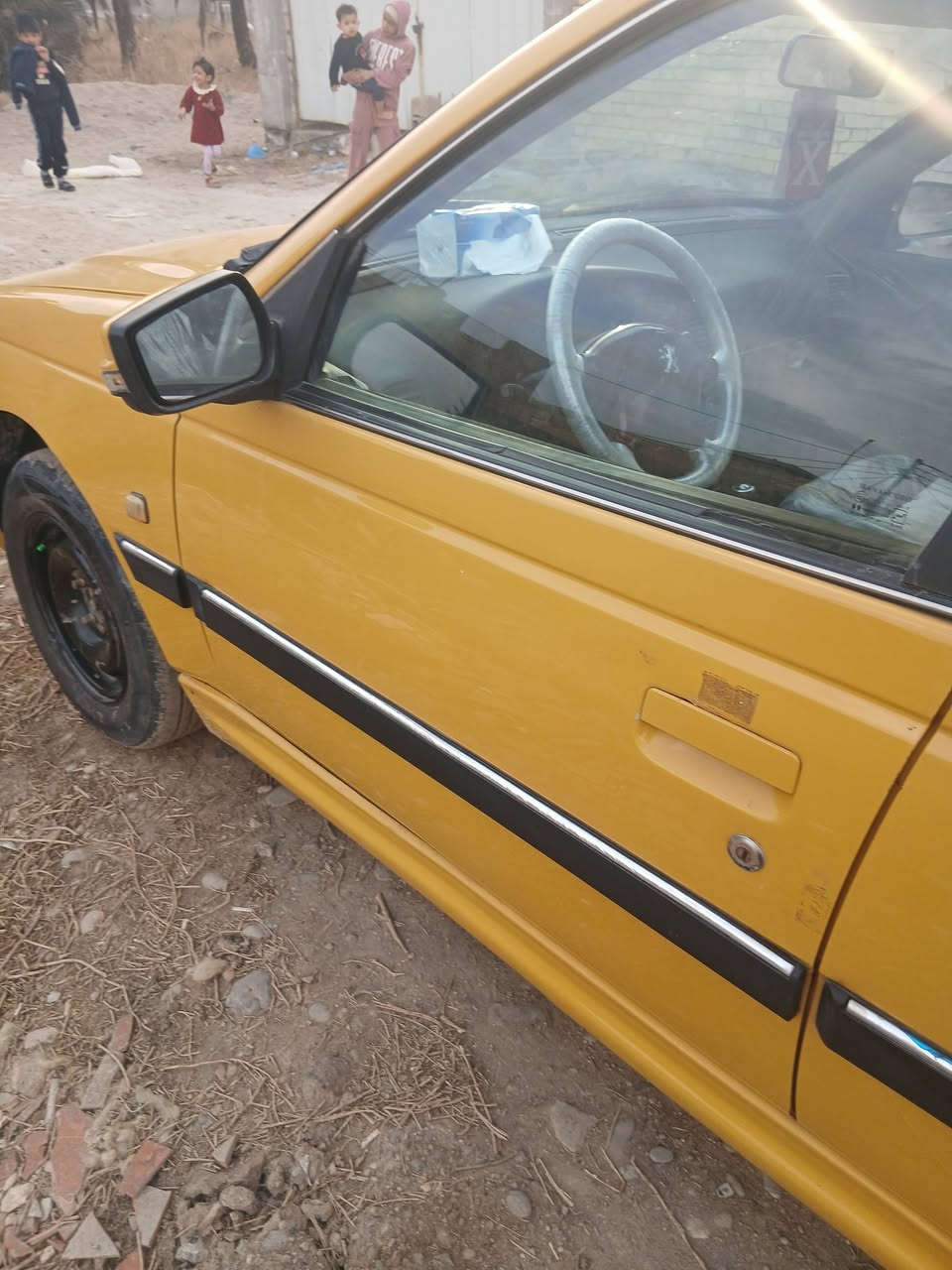 سلام عليكم بيجو بارص ٢٠١٥ جاهزة كير ومحرك وصدر وتبريد وتخم تاير جديد بسمي سنويه جديدة مراوس بسياره كير واتماتيك صفر ونطي فرق عنوان بغداد جسر ديالى جديد ***********
د
