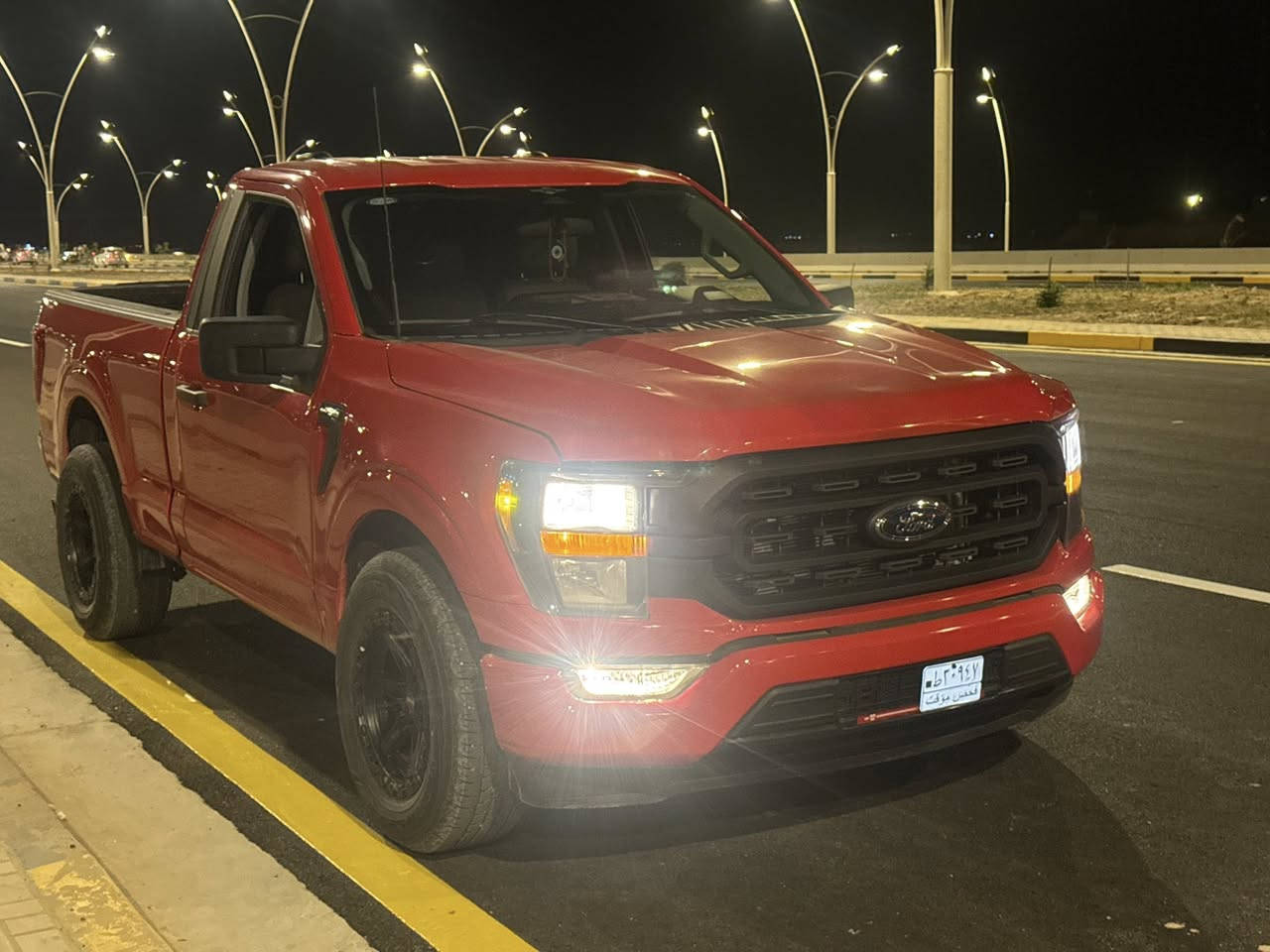 لمحبين التغيير والتخييم والبرية 
من النوادر بالعراق (وانيت )
فورد F150 موديل 2023
محرك 2.7 تيربو V6 (المرغوب)

سيارة مميزة جداً تجمع بين القوة والراحة والاعتمادية، مناسبة للاستخدام اليومي والسفر والطرق الخارجية، مع قيادة ممتعة وشكل جذاب يجمع بين الطابع الكلاسيكي والعصري.

✅ ممشى 54 ألف كيلومتر فقط (وليس ميل)
✅ محرك 2.7 تيربو اقتصادي وقوي
✅ استخدام نظيف

حالة السيارة:

* حادث خفيف جداً (شبر بالبنيـد وشبر بباب السائق).
* دواخل السيارة والشاصي فيها تصليح بدون كص.
* السيارة تعمل بصورة ممتازة ولا توجد ملاحظات على الاستخدام.
* قابلة للترقيم في جميع المحافظات عدا الإقليم.
* تكلفة الترقيم بحدود 2 مليون دينار فقط.

سيارة مناسبة لمن يبحث عن شي عملي ومريح واقتصادي بالمصرف مع قوة وأداء معروف عن الـ F150.

للبيع أو المراوس بسيارة مناسبة، والسيارة جاهزة للفحص والمعاينة


**إذا كنت صاحب هذا الإعلان وتريد حذفه لأي سبب، رجاءا أرسل رسالة إلى الدعم الفني**
